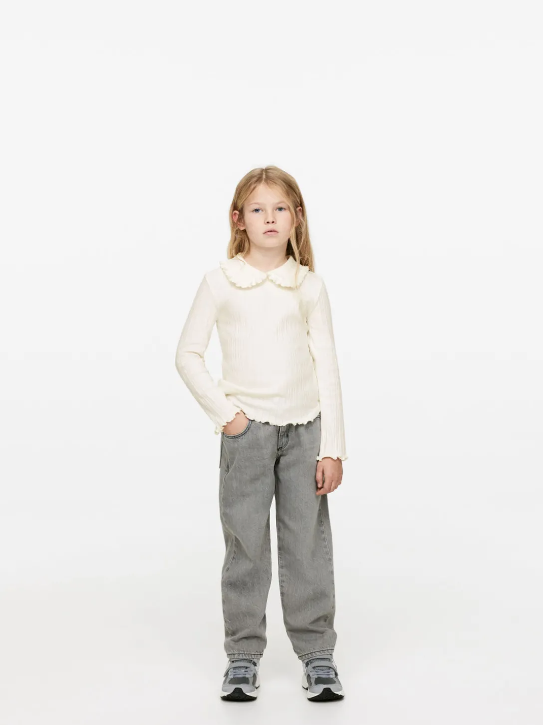 Pointellestickad Topp Med Volangkrage