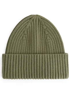 Ribbstickad Mössa