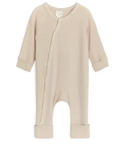 Ribbstickad Pyjamas För Nyfödd