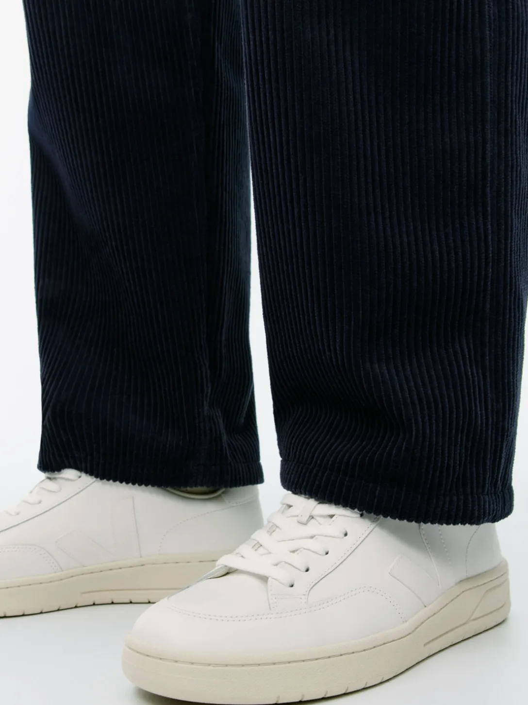 Veja V12 Sneakers